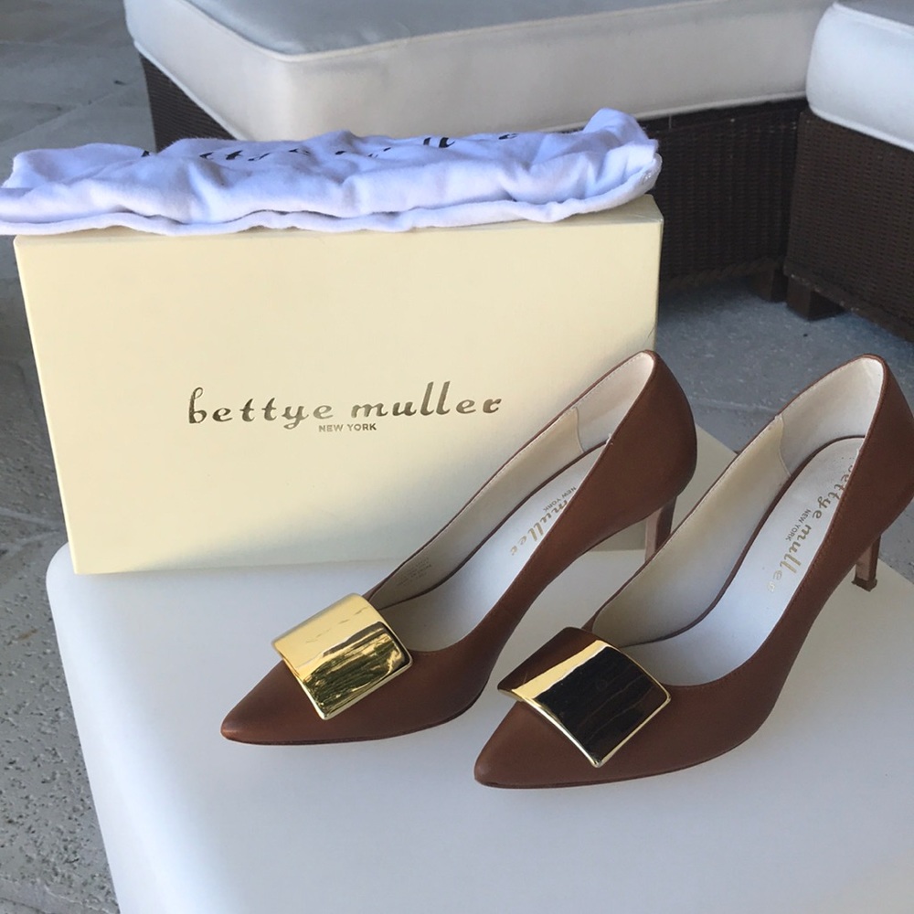 High heel pumps